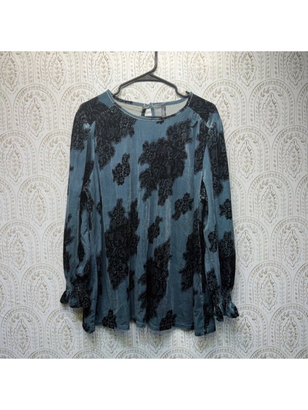 Massini Velvet Top Womens 1X Blue Black Burnout Floral Smocked Cuff Blouse